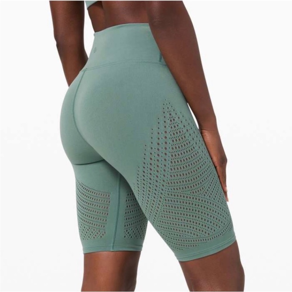 Lululemon Reveal HR Short Digi Rain size 4